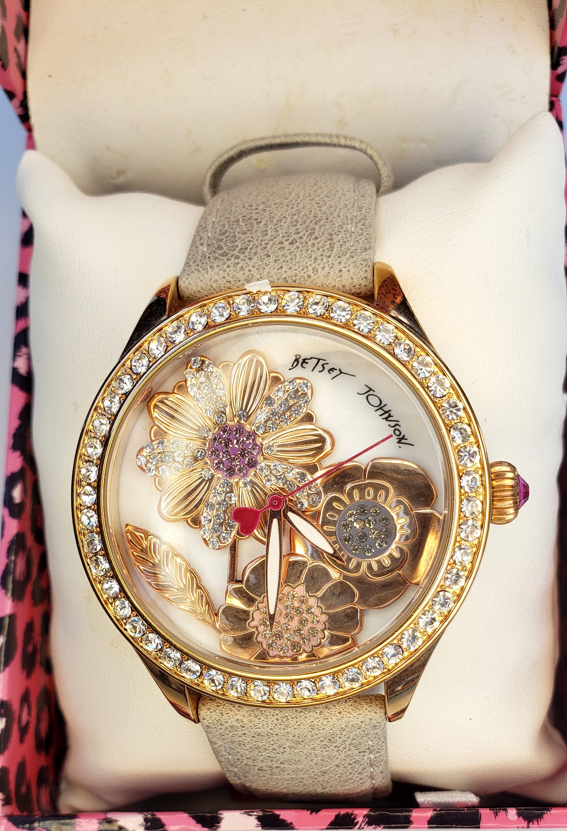 BETSEY JOHNSON ベッツィジョンソン リボン型腕時計 【公式通販】